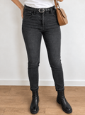 Jean Albane — look accessoirisé